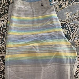 Men’s board shorts